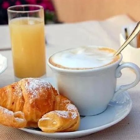 بيت ضيافة Al Terrazzo ريجّو دي كالابريا